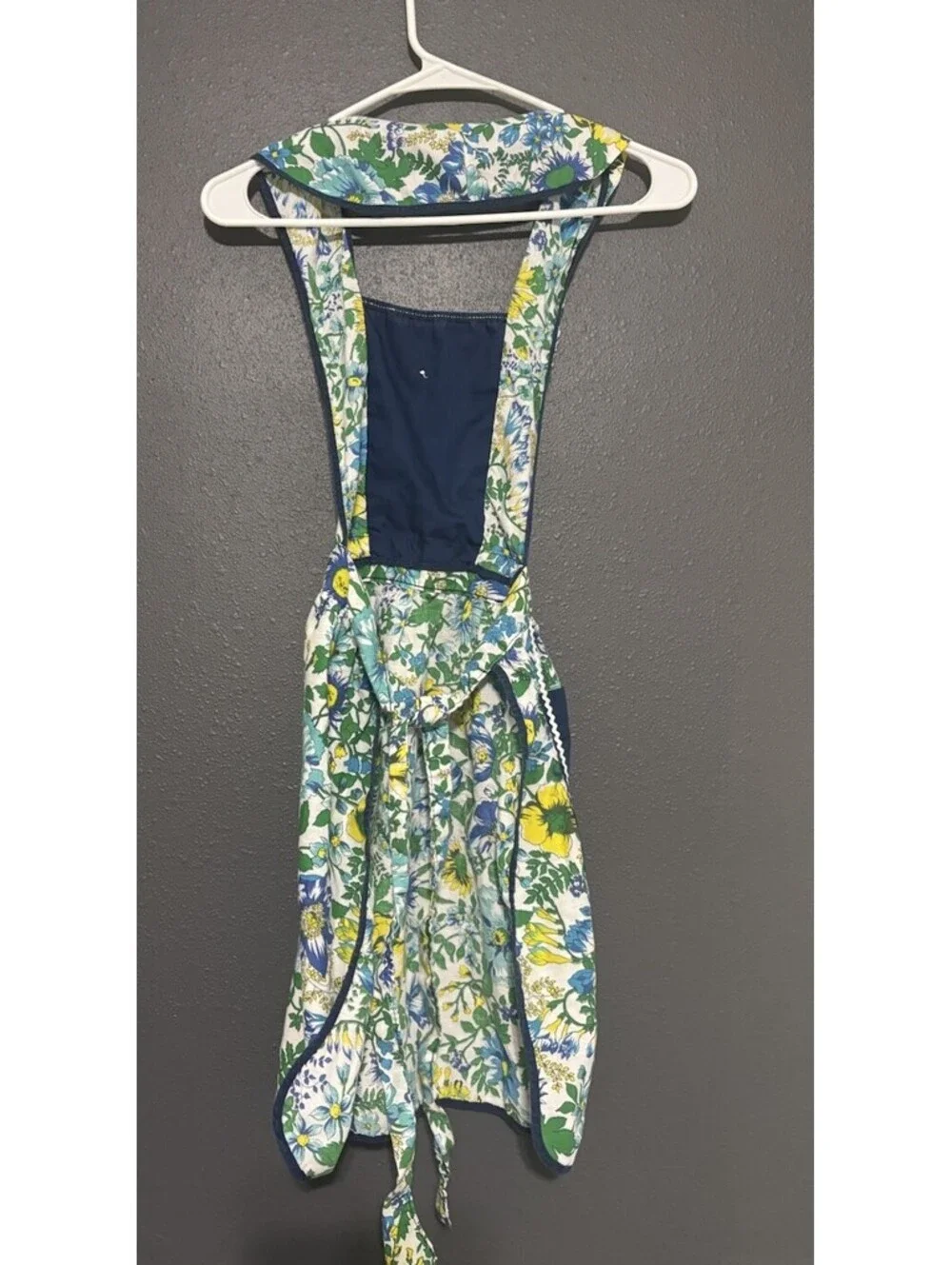 Vintage Floral Apron EUC Granny Cottage Core